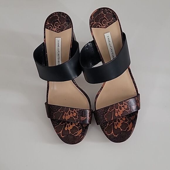 Diane Von Furstenberg 2 Strap Heeled Leather Sandals - Picture 11 of 11